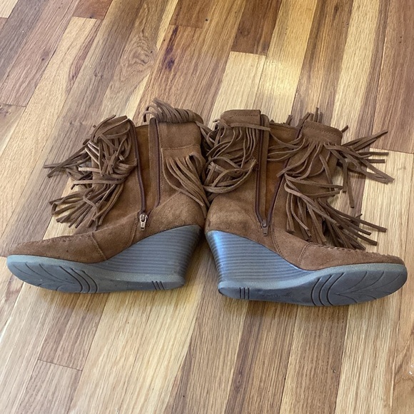 Minnetonka Women’s Brown Fringe Boots With Wedge Heel Size 7 - Picture 5 of 10